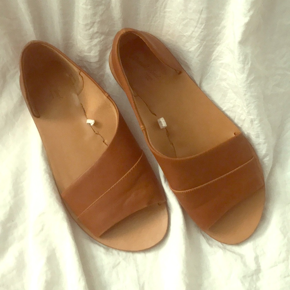 Universal Thread cutout sandals